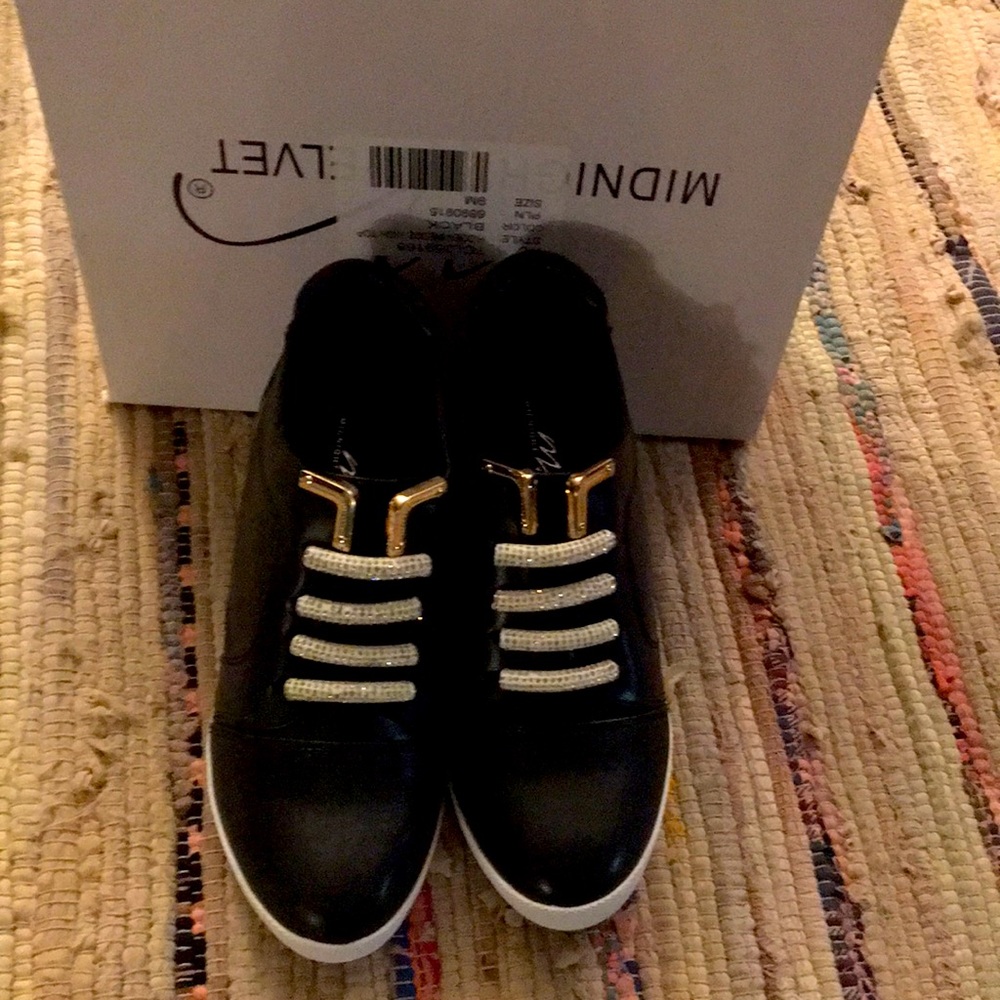 Comfy bling shoes